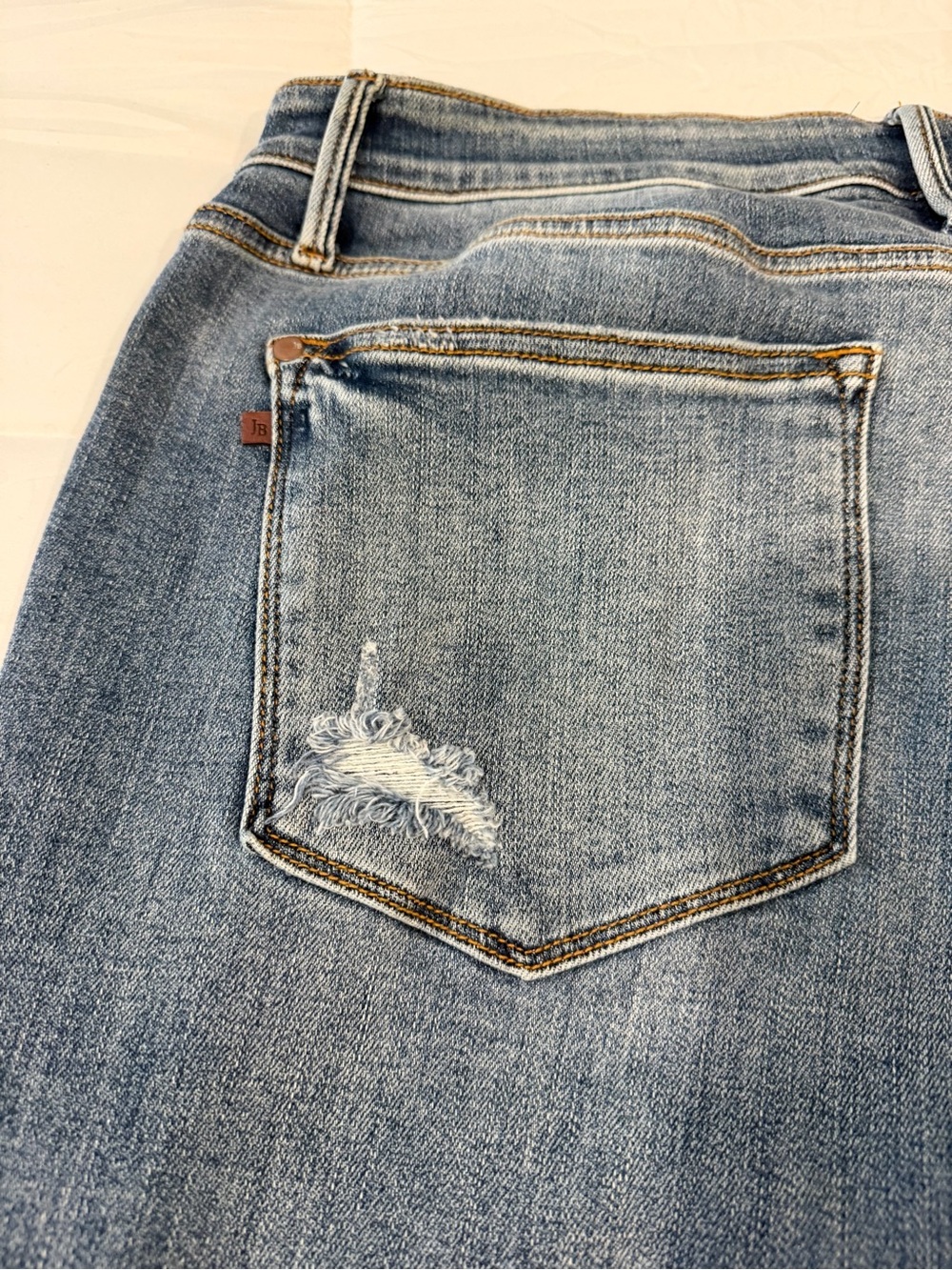 Judy Blue Women’s Light Wash Distressed Hem Straight Leg Jeans Size 18W - Picture 13 of 14